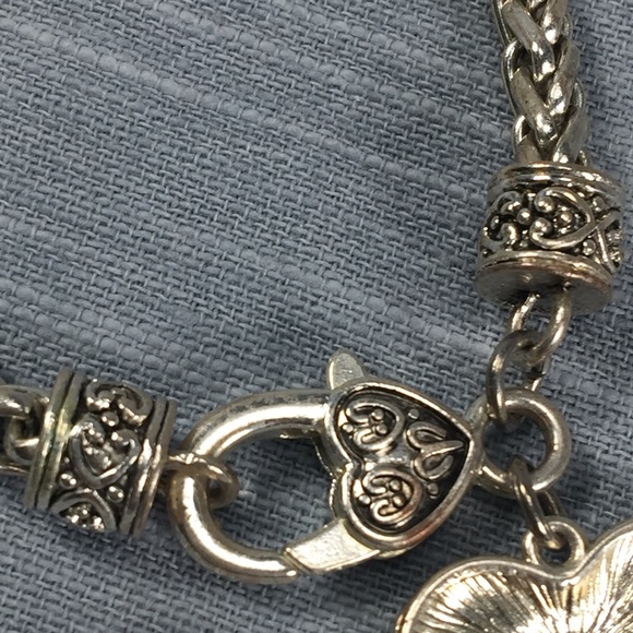 Silver tone bracelet with green heart - Picture 5 of 7